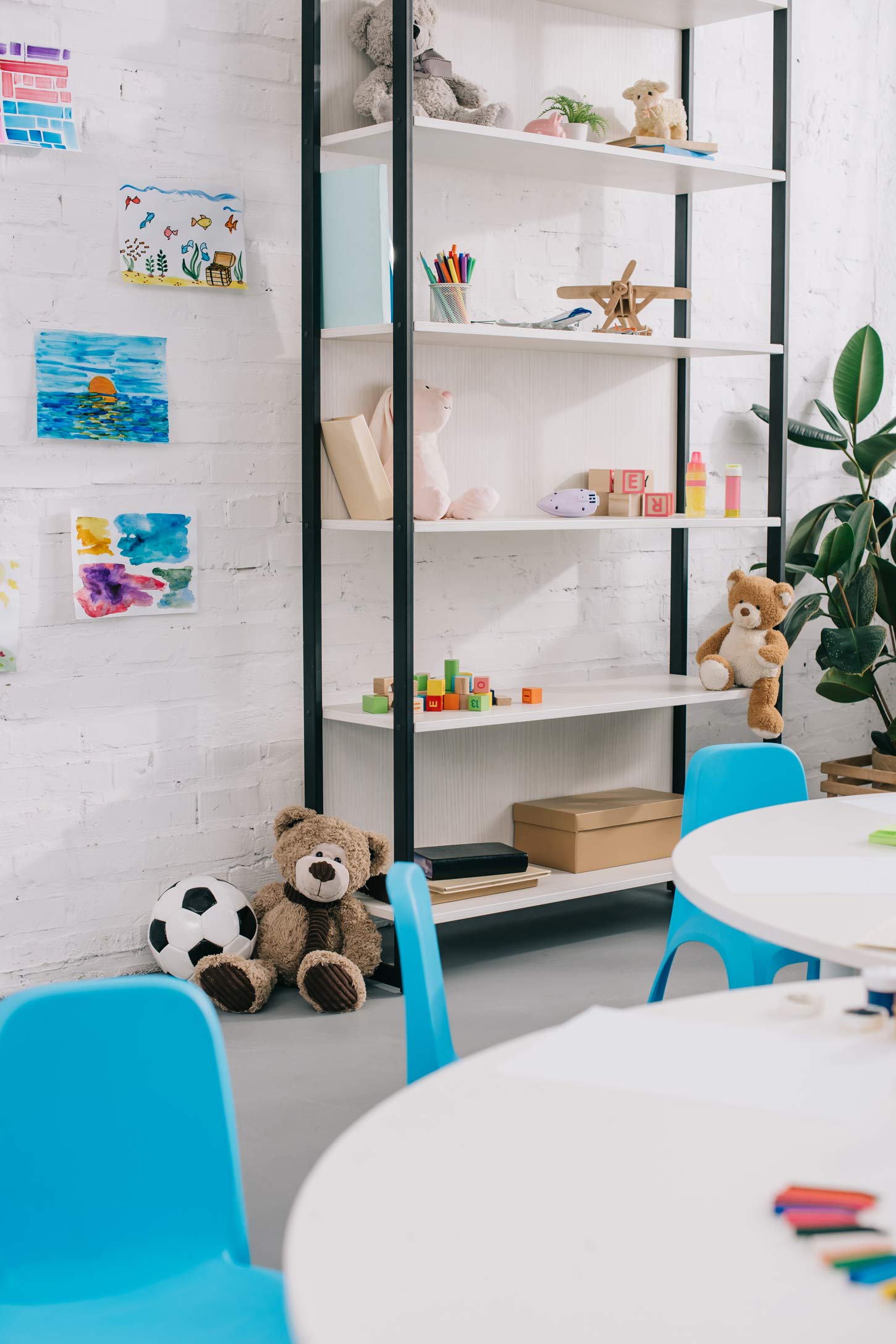 Ateliers Éducatrice de jeunes enfants (EJE) libérale Thionville et sa région Éducatrice de jeunes enfants (EJE) libérale basée à Thionville (Moselle 57), proposant un accompagnement parental et professionnel petite enfance. Interventions en crèche, établissement d’accueil du jeune enfant, ateliers Montessori, Pikler, Reggio, Snoezelen, ainsi qu’en visio. Disponible sur tout le secteur : Vallée des Anges, Thionville, Yutz, Cattenom, Manom, Uckange et environs (15-20 km). Aide à la VAE EJE et accompagnement personnalisé pour les familles et les professionnels de la petite enfance.
